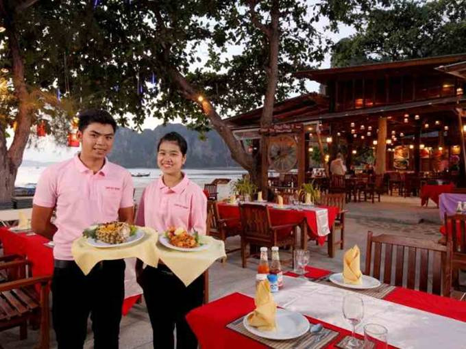 แซนด์ ซี รีสอร์ท (Sand Sea Resort)